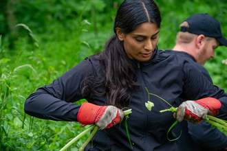 Volunteer woman